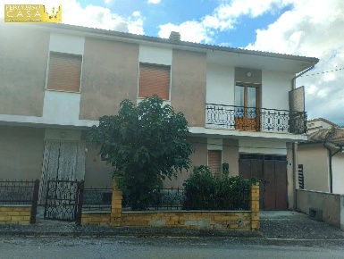 Foto Casa indipendente in C.da Colledonico, Montorio al Vomano di 161 m²