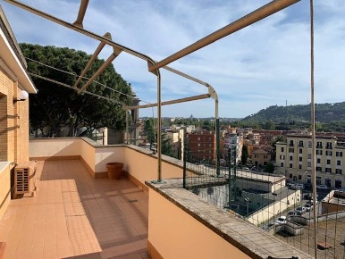 Foto Attico a Roma di 112 m² con 5 locali in affitto