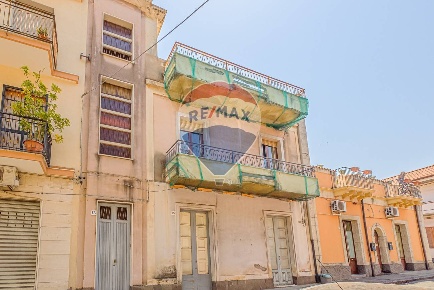 Foto Case semi ndipendenti in VIA CARLO ALBERTO, Giarre Centro di 161 m²