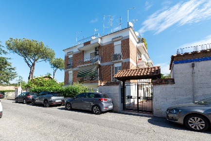 Foto Appartamento in via Taurianova, Roma Appio Claudio - Statuario