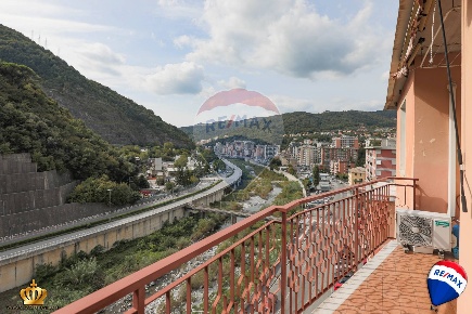 Foto Appartamento in via Molassana, Genova Molassana di 69 m² con 4 locali