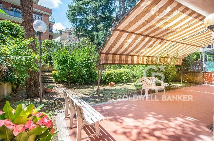 Foto Appartamento in Via Renato Fucini, Roma di 191 m² con 7 locali