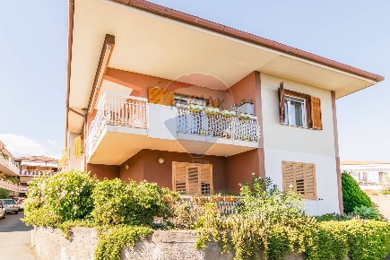 Foto Appartamento in Via Nazionale, Aci Castello Centro di 98 m² in vendita