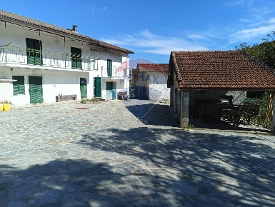 Foto Appartamento in Strada Carpezzo, Dego Centro di 700 m² con 35 locali