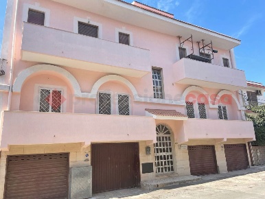 Foto Appartamento in Via TOMA 160, Pulsano Centro di 90 m² con 4 locali