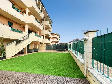 Foto Appartamento in Via Benedetto Croce 10/B, Giussago di 105 m²