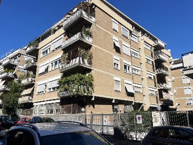 Foto Appartamento in Via Francesco Coletti 35, Roma di 80 m² con 3 locali