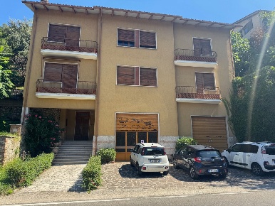 Foto Appartamento Narni Centro di 300 m² con 8 locali in vendita