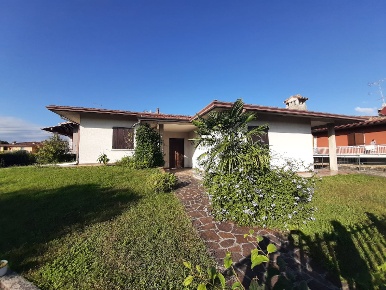 Foto Villa singola in Via Benaco, Puegnago del Garda Raffa di 265 m²
