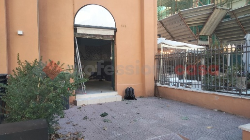 Foto Negozio in MEDAGLIE D'ORO, Roma Barberini di 55 m² con 1 locali