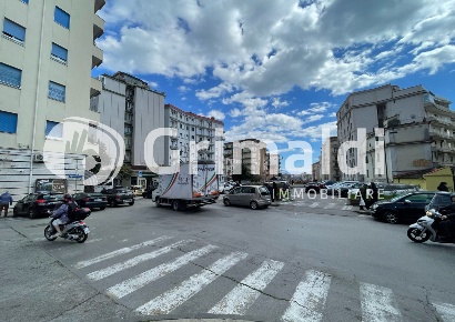 Foto Negozio in Via Nizza snc, Salerno Centro di 40 m² con 1 locali
