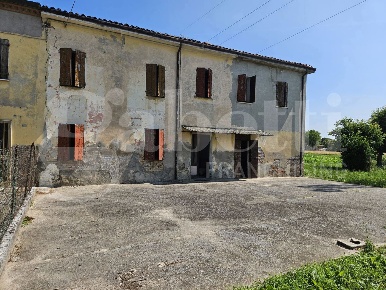 Foto Rustico a Candiana Centro di 185 m² con 5 locali in vendita