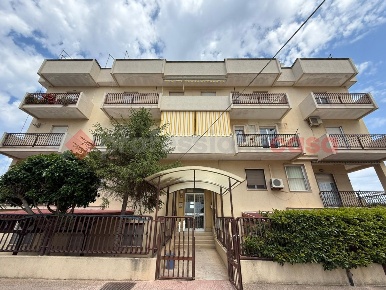 Foto Appartamento in Via CRISPI 11, Leporano di 80 m² con 4 locali