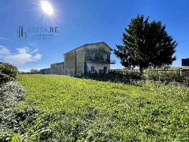Foto Rustico in via xxiv maggio, Colognola ai Colli di 900 m² con 1 locali