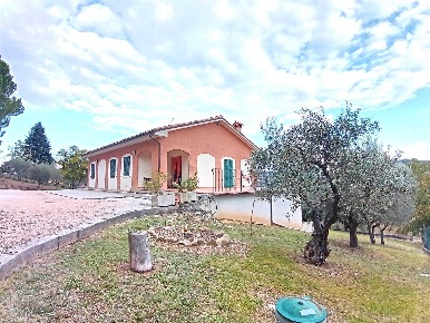 Foto Villa unifamiliare a San Severino Marche di 126 m² con 6 locali