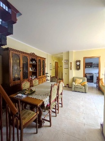 Foto Appartamento a Lesignano de' Bagni Centro di 130 m² con 4 locali
