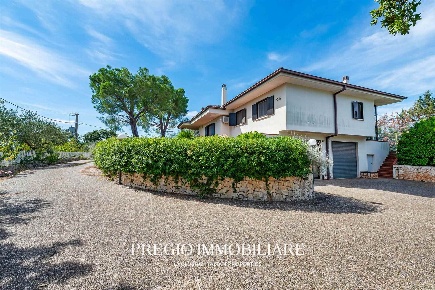 Foto Villa unifamiliare in Contrada Antonelli, Monopoli Centro di 195 m²