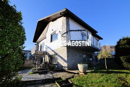 Foto Casa indipendente in Via Monte Ortigara  6, Arona Centro di 165 m²