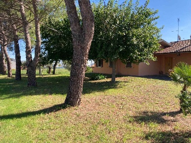 Foto Villa unifamiliare in via metauro, Cartoceto di 140 m² con 7 locali