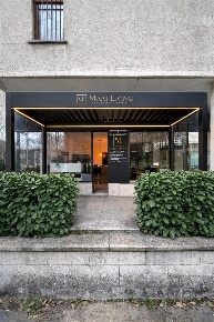 Foto Negozio in Via Giuliani  95/97, Saronno di 51 m² con 2 locali