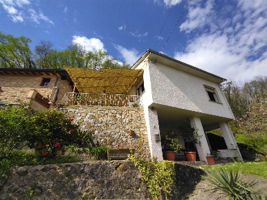 Foto Casa indipendente a Camaiore Camaiore Paese di 96 m² con 5 locali