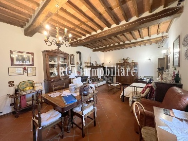 Foto Casale a Pietrasanta di 210 m² con 11 locali in vendita