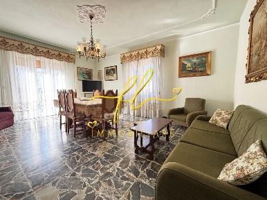 Foto Appartamento a Cecina Cecina Centro di 150 m² con 6 locali in vendita