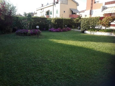 Foto Appartamento a Carrara Avenza di 100 m² con 5 locali in affitto
