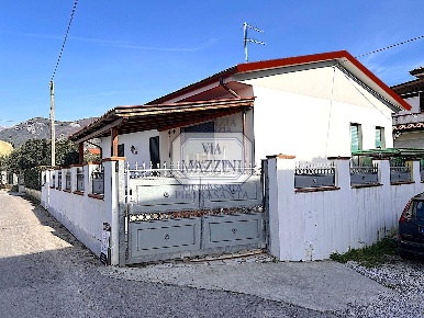 Foto Casa indipendente a Seravezza Ripa Pozzi Querceta Ponterosso di 100 m²