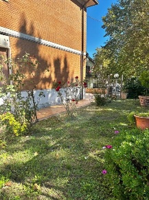 Foto Appartamento in Viale Guglielmo Marconi, Sutri di 132 m² con 4 locali