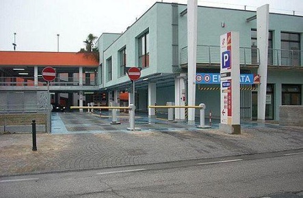 Foto Box in VIALE DEI PARTIGIANI, Pesaro Centro Mare di 17 m² in vendita