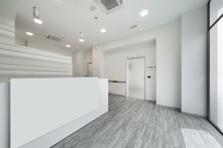 Foto Negozio in Corso Dante Alighieri, Alassio Centro di 100 m² in vendita
