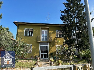 Foto Case semi ndipendenti a Russi di 200 m² con 5 locali in vendita