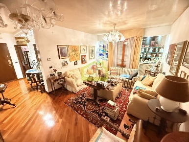 Foto Appartamento a Selvazzano Dentro Tencarola di 196 m² con 7 locali