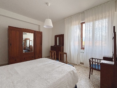 Foto Appartamento a Massa Marina di Massa Centro di 131 m² con 5 locali