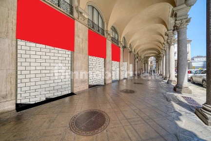 Foto Negozio in Via VIOTTI 2, Torino Via Roma di 350 m² con 5 locali