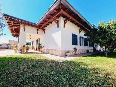 Foto Villa singola in Via BATTISTINI 13, Aprilia di 160 m² con 4 locali