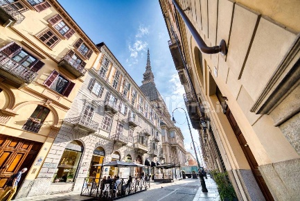 Foto Appartamento in Via MONTEBELLO 17, Torino Giardini Reali di 149 m²