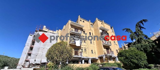 Foto Appartamento in Varrone, Pomezia Pomezia Centro di 96 m² con 3 locali