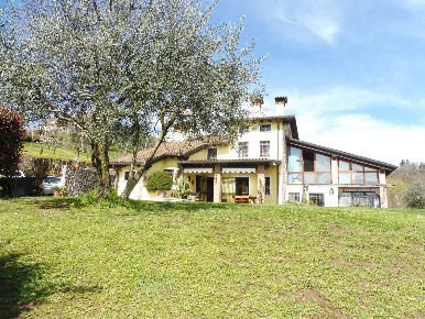 Foto Villa unifamiliare in Via Rivellin 75/73, Breganze Centro di 450 m²