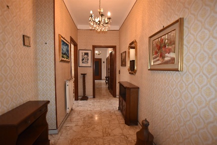 Foto Appartamento a Imperia Oneglia di 117 m² con 6 locali in vendita