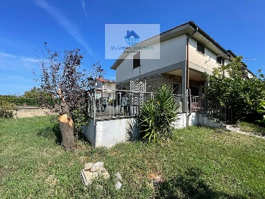 Foto Villa unifamiliare in Tito, Anguillara Sabazia Centro di 180 m²