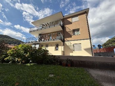 Foto Appartamento in Via Pellegrino Tibaldi, Como Tavernola di 105 m²