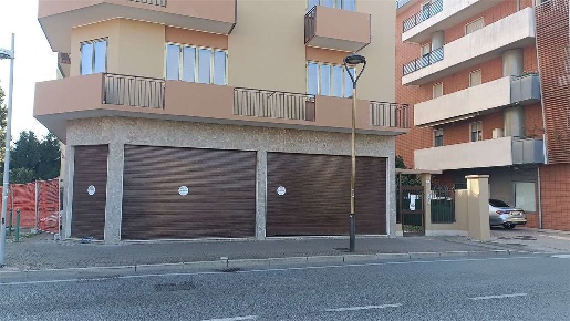 Foto Negozio in Via Piave 21, Venezia Mestre di 150 m² con 7 locali