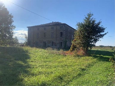 Foto Rustico a Cavezzo di 542 m² con 10 locali in vendita