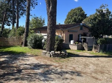 Foto Appartamento in Via Montegiove Vecchio, Lanuvio di 65 m² con 5 locali