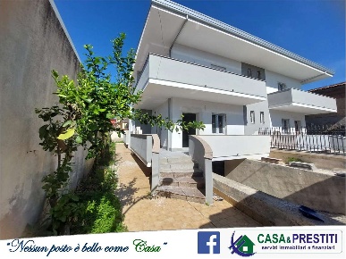 Foto Villa unifamiliare a Castel Volturno di 160 m² con 7 locali in vendita