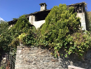 Foto Rustico in le vieux, Arnad di 200 m² con 10 locali in vendita