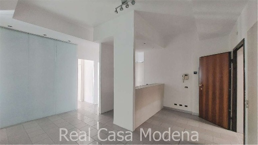 Foto Ufficio in Via Marianini, Modena San Cataldo di 80 m² con 3 locali
