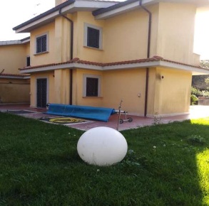 Foto Villa a schiera in Via dei Tigli, Ariccia Centro di 210 m² in vendita